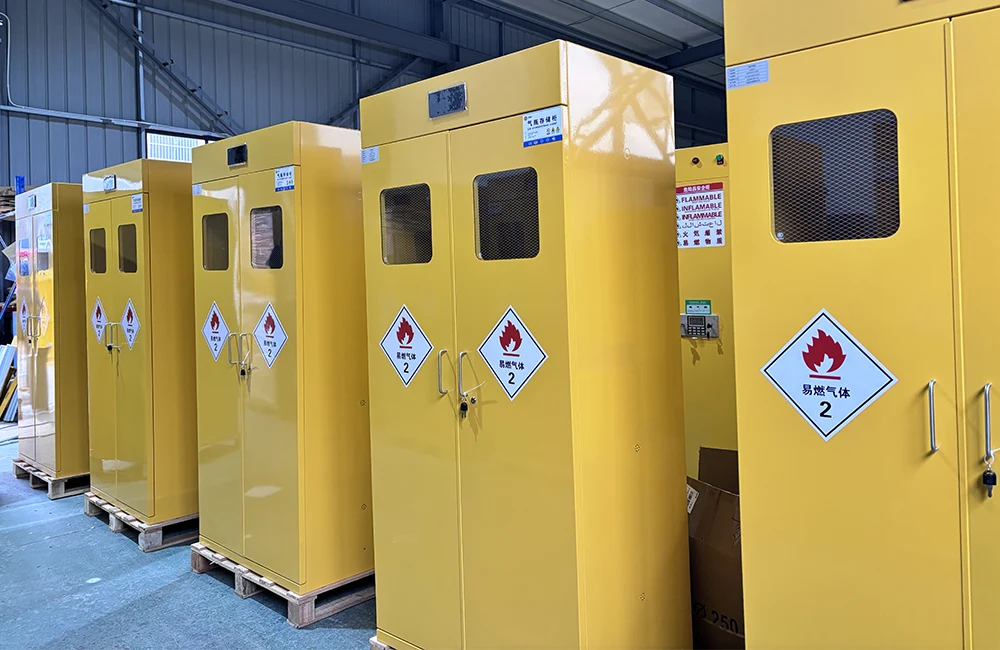 Zergatik behar dituzte produktu kimikoek segurtasun-armairu profesionalak?